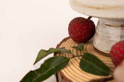 原木底墊荔枝夏季水果鮮果美食攝影圖 攝影